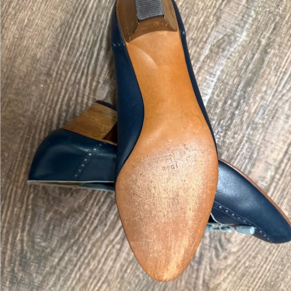 Amalfi 10.5B “Amanda” EUC Blue tassel small heels with  Decorative Perforations - Picture 4 of 14